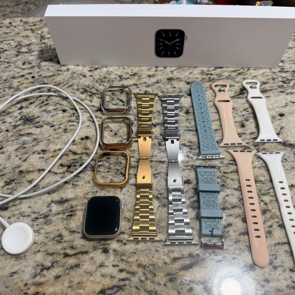 Apple Watch Series 6 GPS & Cell Set with 5 bands and 3 face covers